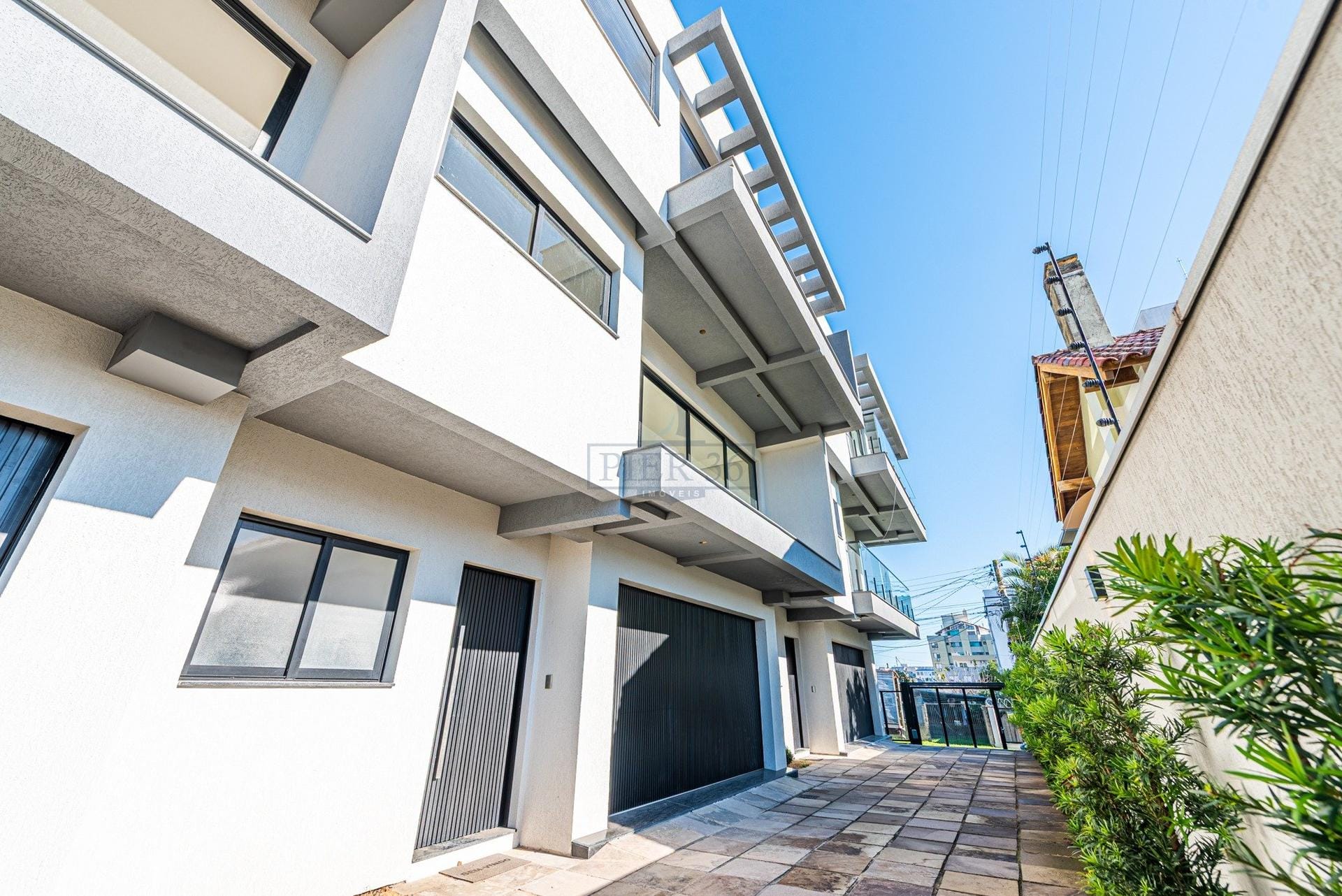 Casa em Condomínio à venda com 180m², 3 dormitórios, 3 suítes, 2 vagas no bairro Tristeza em Porto Alegre - Foto 1