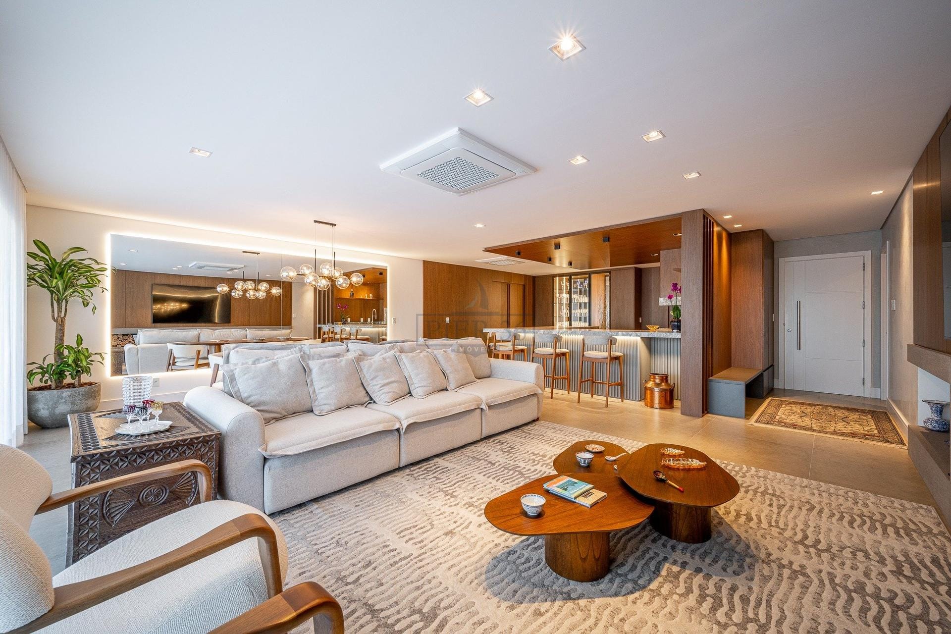 Apartamento à venda com 379m², 3 dormitórios, 3 suítes, 4 vagas no bairro Vila Assunção em Porto Alegre - Foto 1