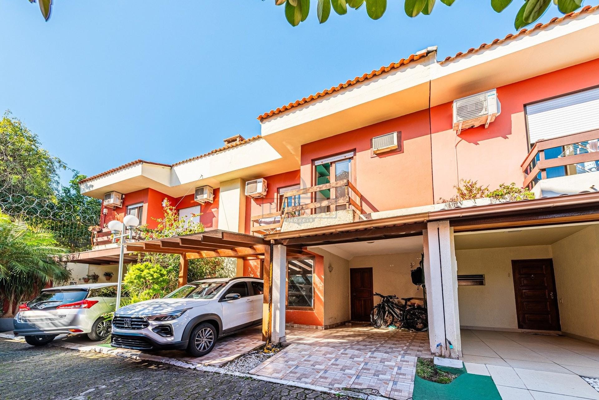 Casa em Condomínio à venda com 175m², 3 dormitórios, 1 suíte, 2 vagas no bairro Tristeza em Porto Alegre - Foto 1