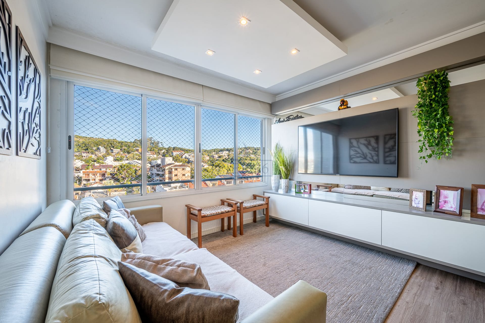 Apartamento à venda com 73m², 3 dormitórios, 1 suíte, 2 vagas no bairro Tristeza em Porto Alegre - Foto 1