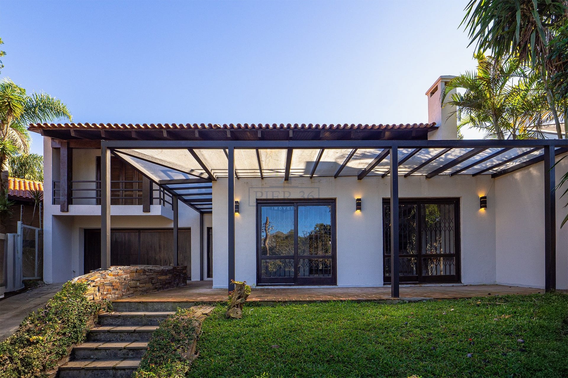 Casa à venda com 345m², 3 dormitórios, 1 suíte, 2 vagas no bairro Ipanema em Porto Alegre - Foto 1