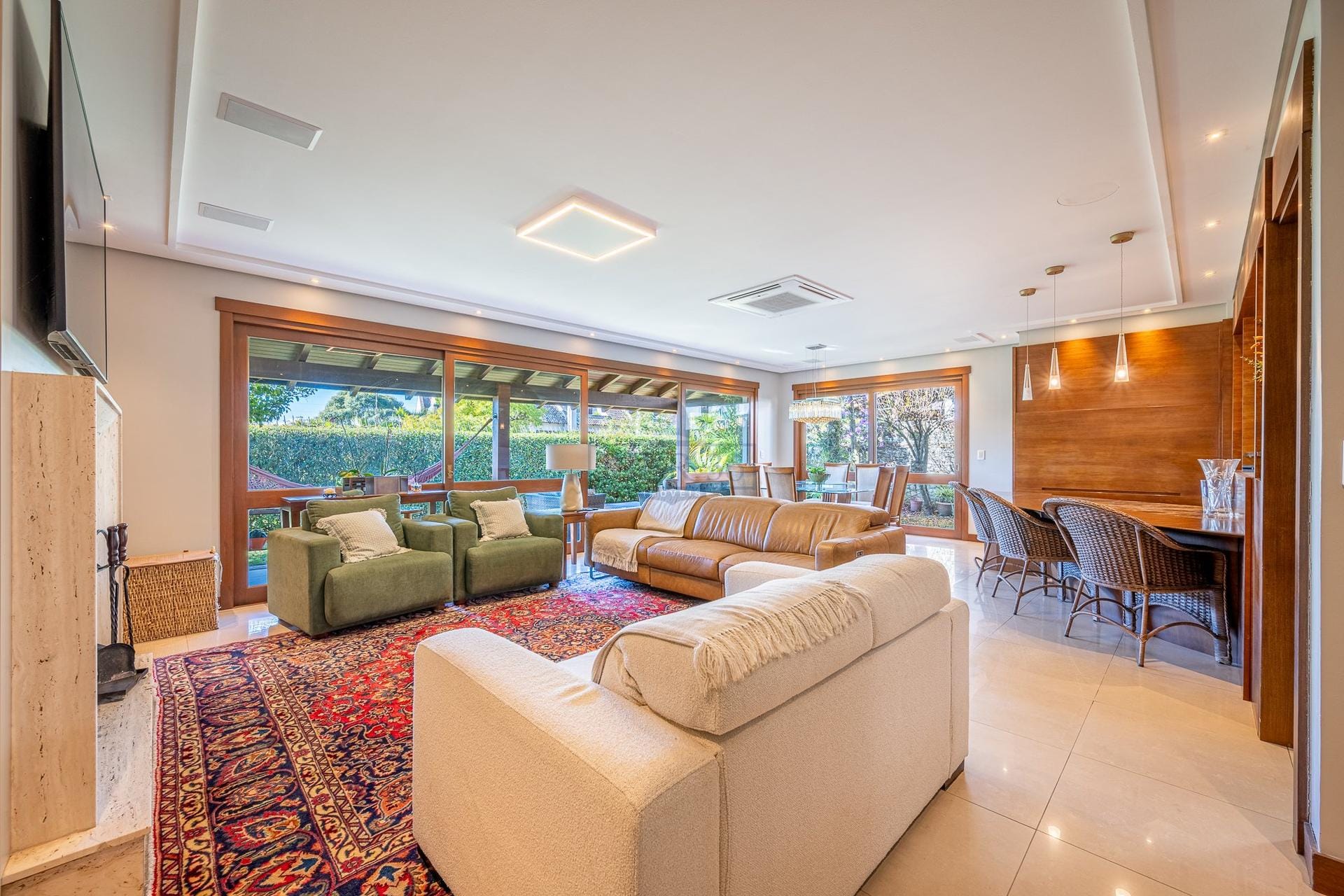 Casa em Condomínio à venda com 464m², 3 dormitórios, 3 suítes, 3 vagas no bairro Vila Assunção em Porto Alegre - Foto 1
