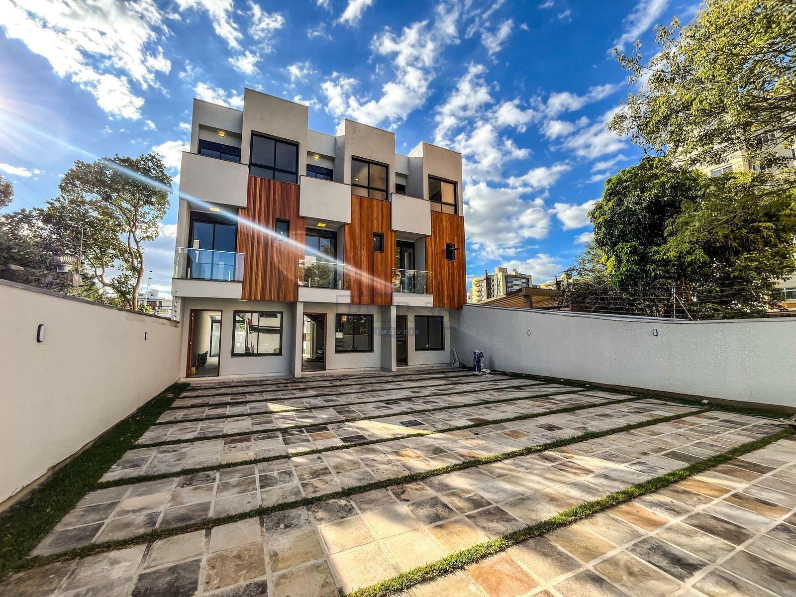 Casa em Condomínio à venda com 131m², 3 dormitórios, 3 suítes, 2 vagas no bairro Tristeza em Porto Alegre - Foto 1