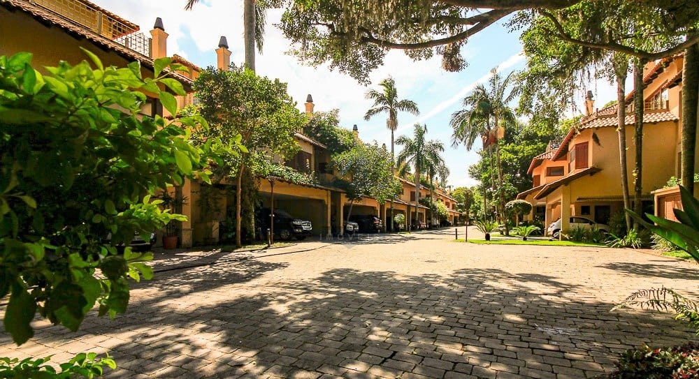 Casa em Condomínio à venda com 390m², 3 dormitórios, 1 suíte, 3 vagas no bairro Tristeza em Porto Alegre - Foto 1