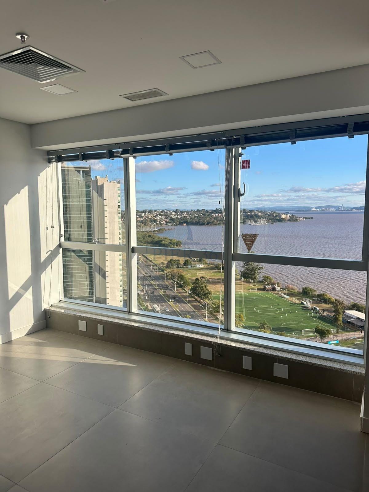 Sala à venda com 40m², 1 vaga no bairro Cristal em Porto Alegre - Foto 1