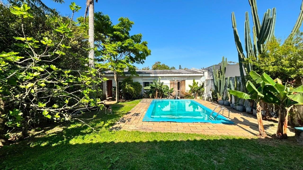 Casa à venda com 253m², 3 dormitórios, 1 suíte, 4 vagas no bairro Jardim Isabel em Porto Alegre - Foto 1