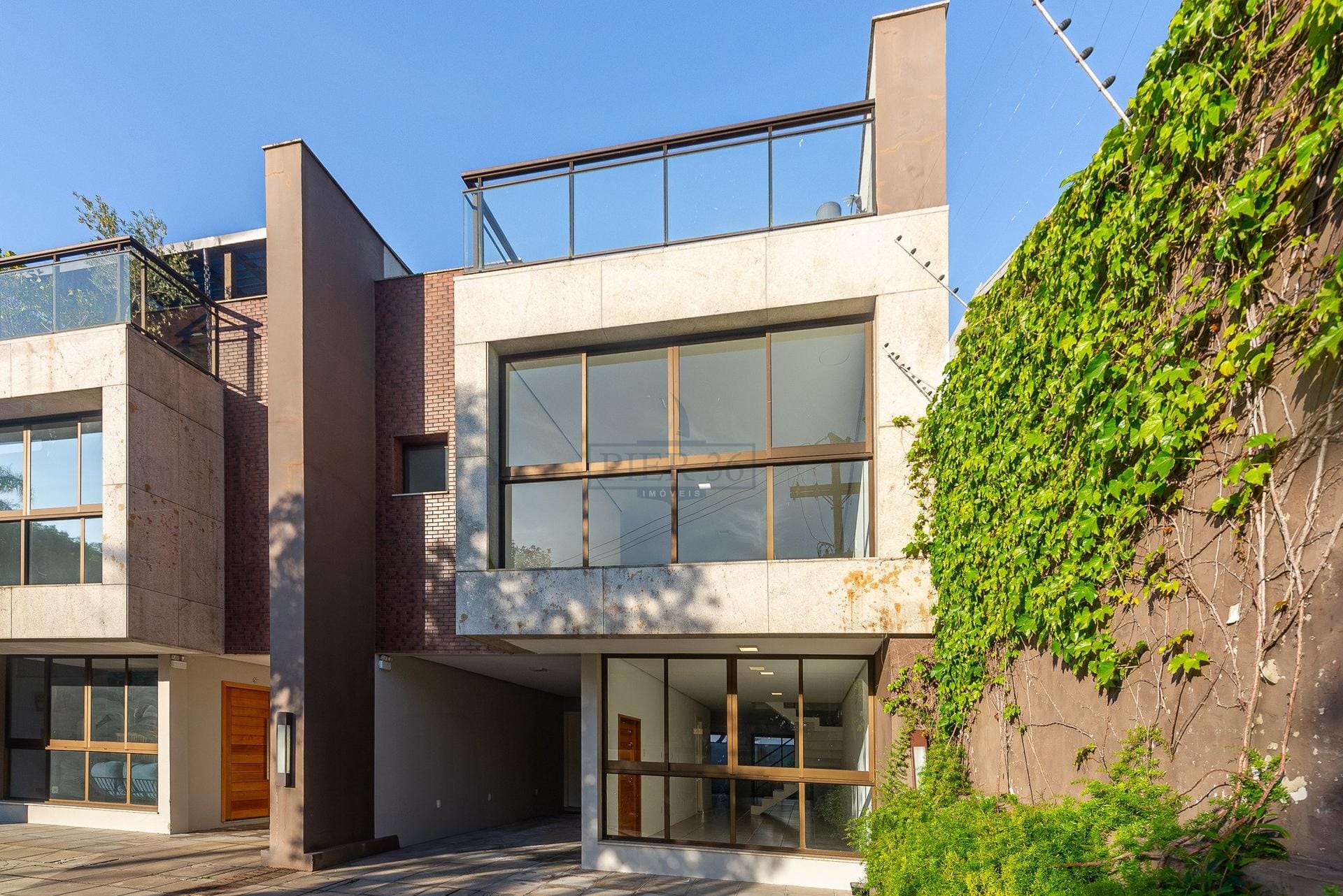 Casa em Condomínio à venda com 352m², 3 dormitórios, 3 suítes, 3 vagas no bairro Tristeza em Porto Alegre - Foto 1