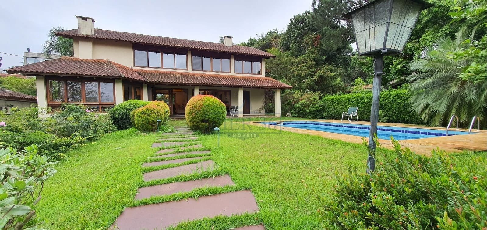 Casa em Condomínio à venda com 350m², 3 dormitórios, 2 suítes, 4 vagas no bairro Cavalhada em Porto Alegre - Foto 1