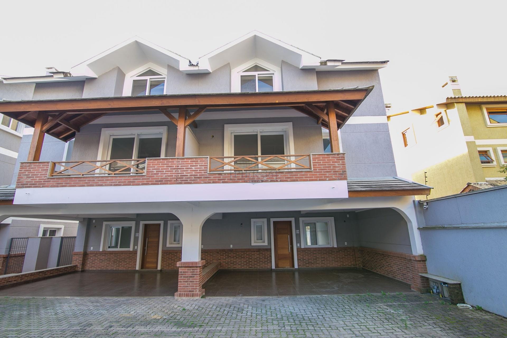 Casa em Condomínio à venda com 241m², 3 dormitórios, 3 suítes, 2 vagas no bairro Vila Assunção em Porto Alegre - Foto 1