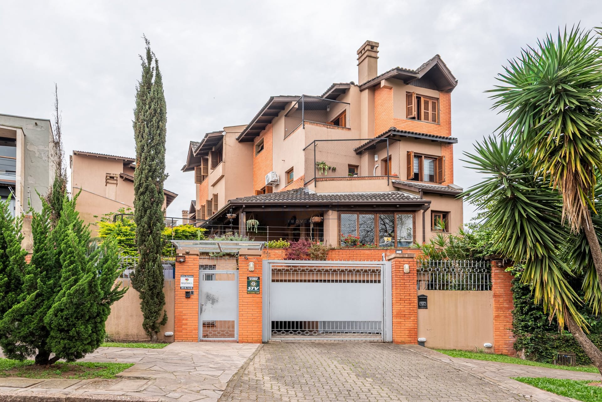 Casa em Condomínio à venda com 253m², 3 dormitórios, 2 suítes, 3 vagas no bairro Vila Assunção em Porto Alegre - Foto 1