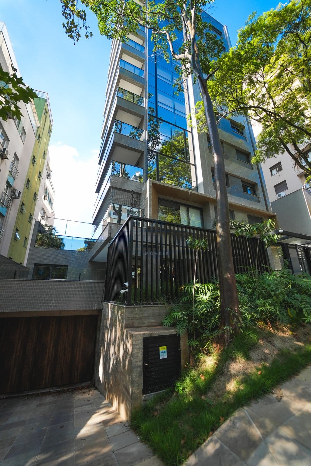 Apartamento à venda com 108m², 3 dormitórios, 1 suíte, 2 vagas no bairro Rio Branco em Porto Alegre - Foto 1