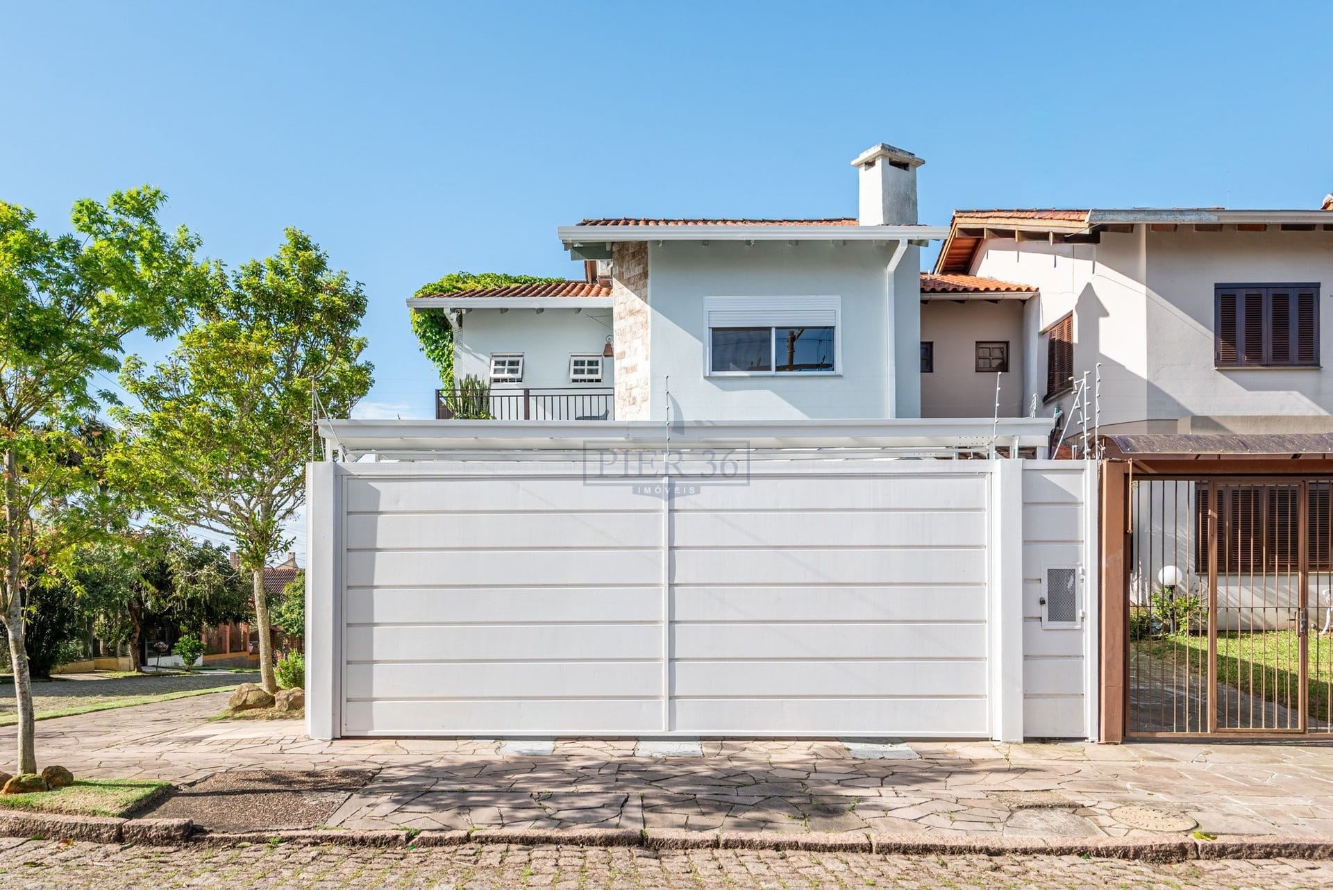 Casa à venda com 134m², 3 dormitórios, 1 suíte, 2 vagas no bairro Espírito Santo em Porto Alegre - Foto 1