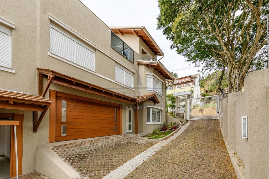 Casa em Condomínio à venda com 245m², 3 dormitórios, 1 suíte, 2 vagas no bairro Tristeza em Porto Alegre - Foto 1