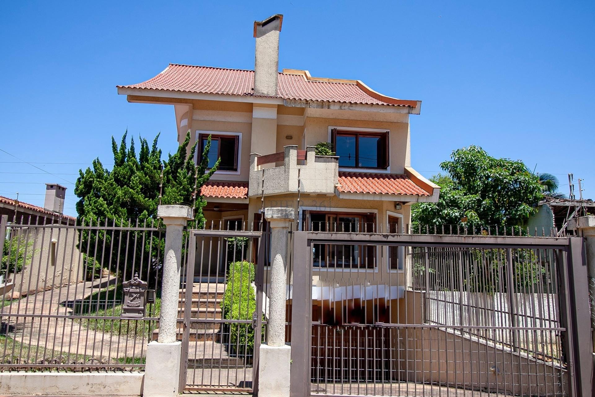 Casa à venda com 398m², 4 dormitórios, 4 suítes, 6 vagas no bairro Vila Assunção em Porto Alegre - Foto 1