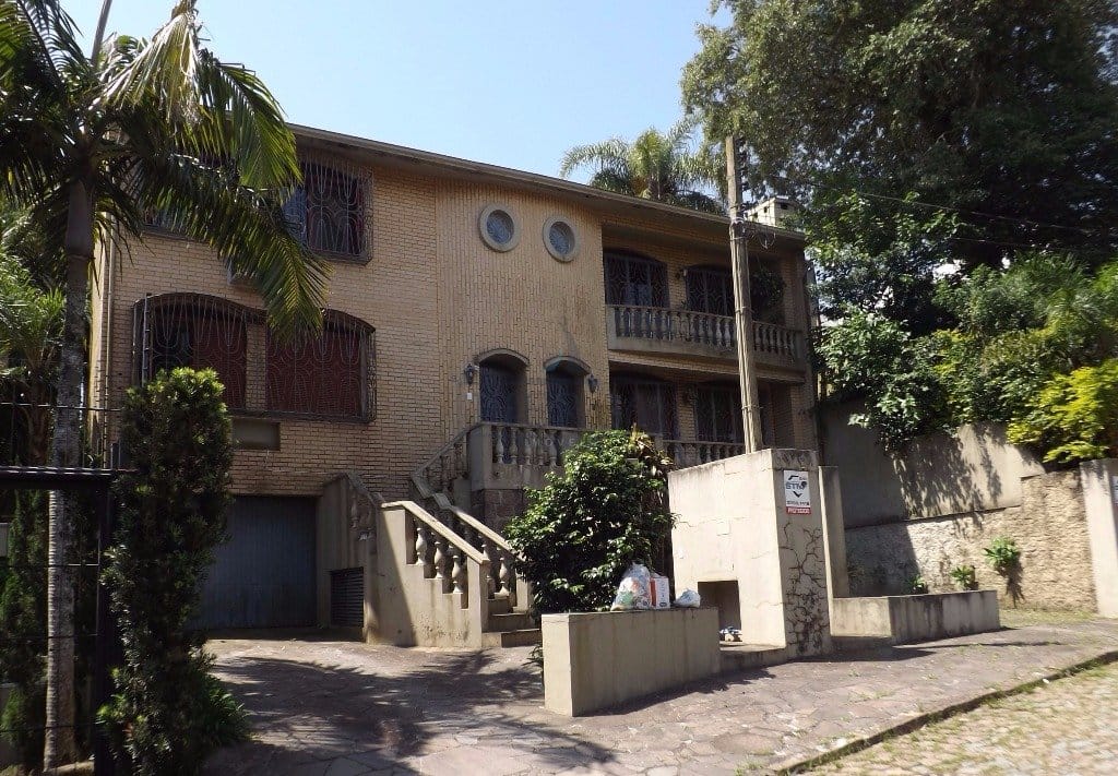 Casa à venda com 600m², 6 dormitórios, 6 suítes, 10 vagas no bairro Vila Assunção em Porto Alegre - Foto 1