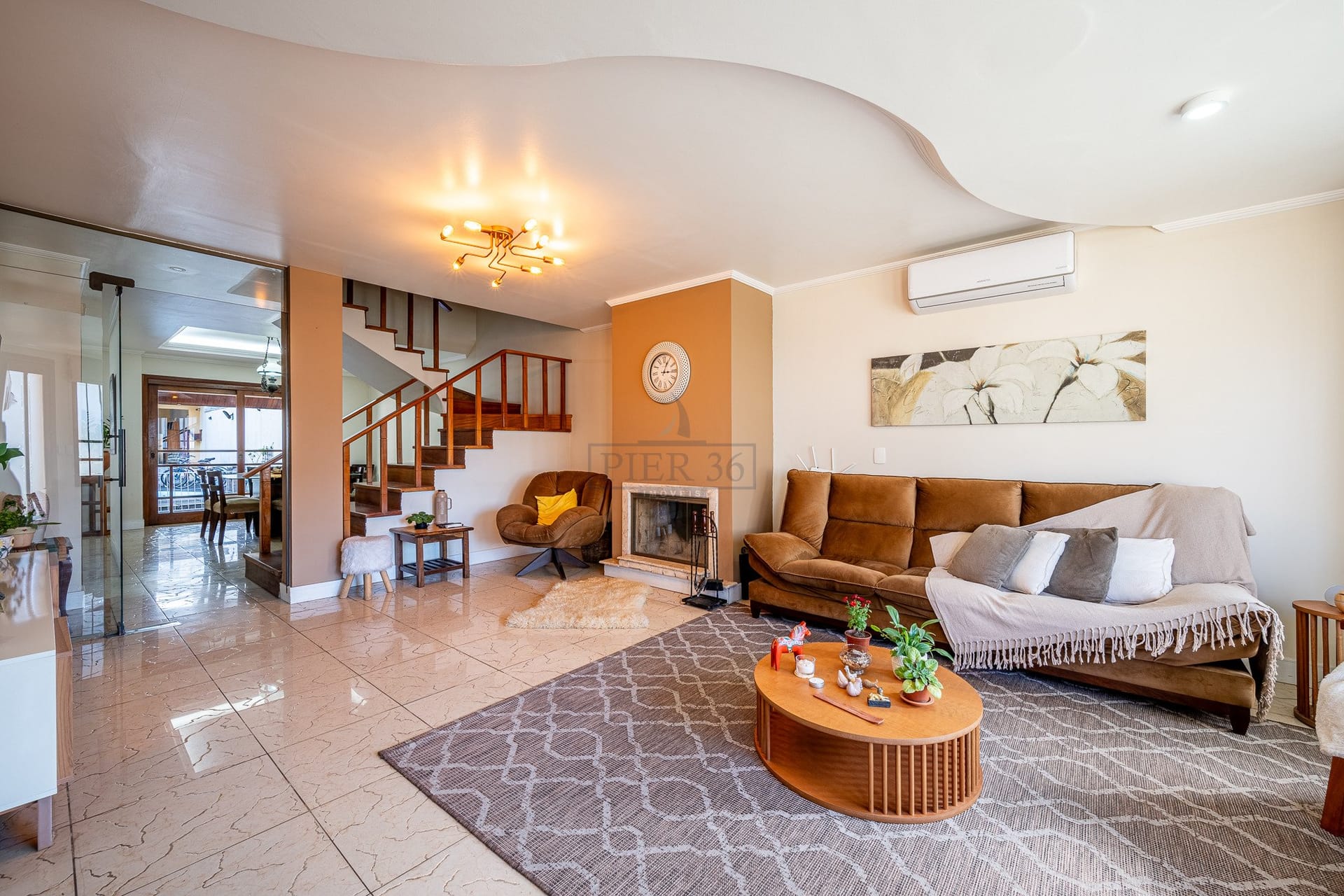 Casa à venda com 370m², 4 dormitórios, 4 suítes, 2 vagas no bairro Tristeza em Porto Alegre - Foto 1