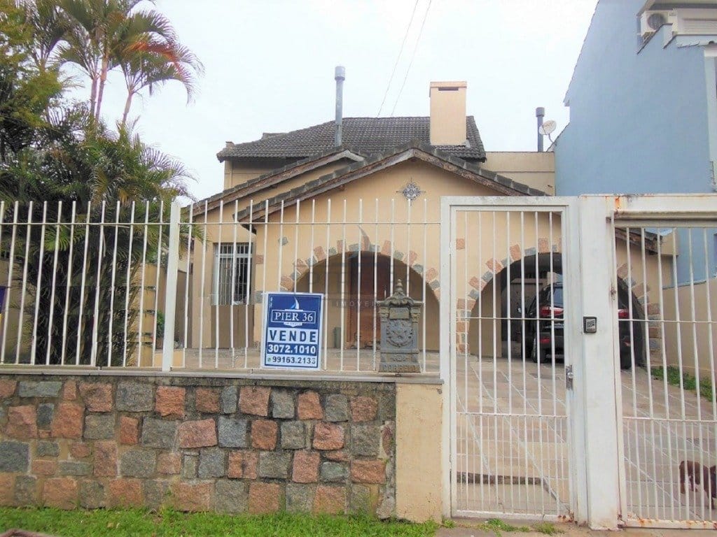 Casa à venda com 377m², 3 dormitórios, 1 suíte, 4 vagas no bairro Vila Assunção em Porto Alegre - Foto 1