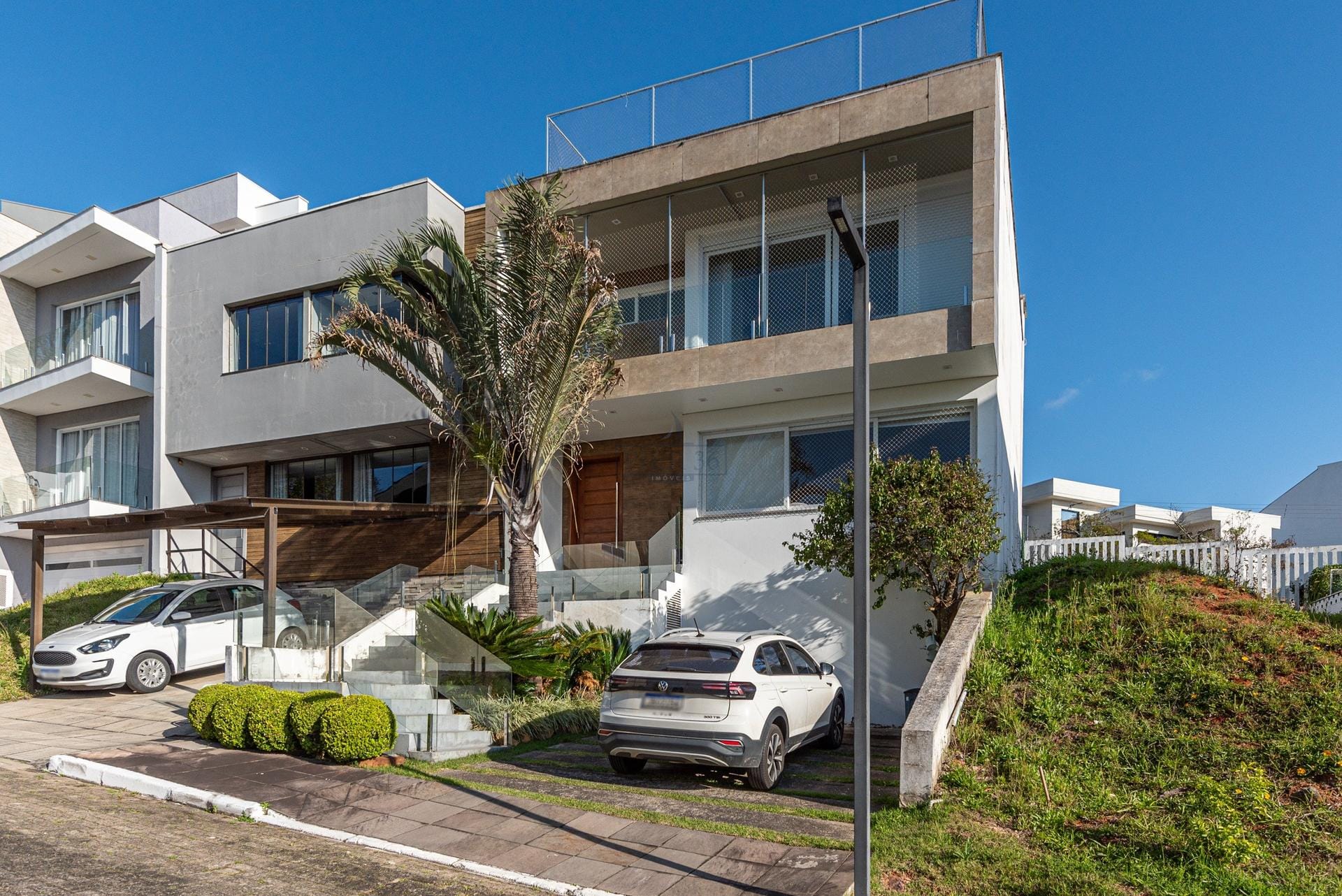 Casa em Condomínio à venda com 200m², 3 dormitórios, 2 suítes, 2 vagas no bairro Vila Nova em Porto Alegre - Foto 1