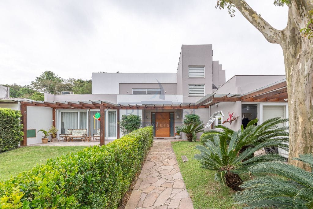 Casa em Condomínio à venda com 320m², 5 dormitórios, 1 suíte, 2 vagas no bairro Pedra Redonda em Porto Alegre - Foto 1