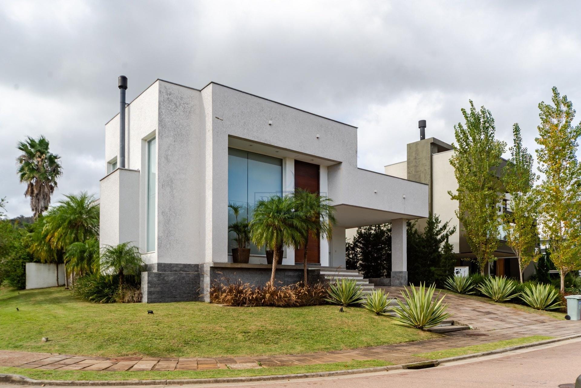 Casa em Condomínio à venda com 235m², 3 dormitórios, 3 suítes, 3 vagas no bairro Alphaville em Porto Alegre - Foto 1