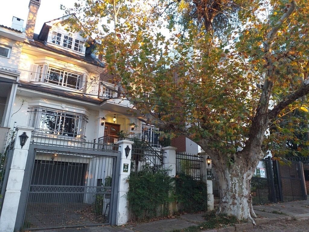 Casa à venda com 286m², 3 dormitórios, 1 suíte, 2 vagas no bairro Vila Conceição em Porto Alegre - Foto 1