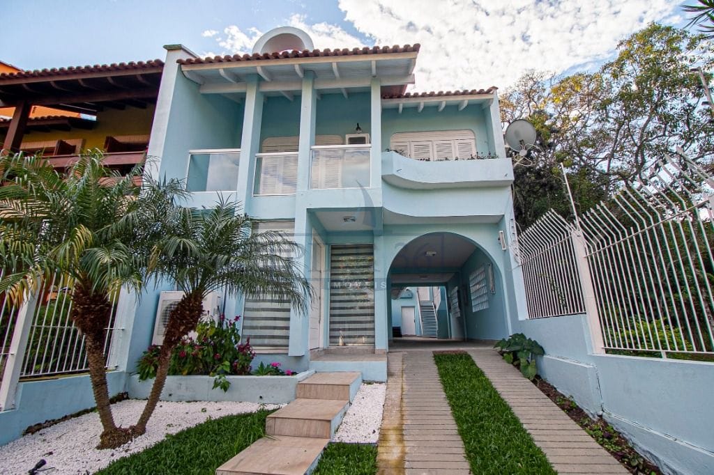 Casa à venda com 247m², 3 dormitórios, 1 suíte, 3 vagas no bairro Vila Assunção em Porto Alegre - Foto 1