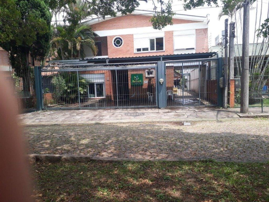 Casa à venda com 418m², 4 dormitórios, 1 suíte, 10 vagas no bairro Vila Assunção em Porto Alegre - Foto 1