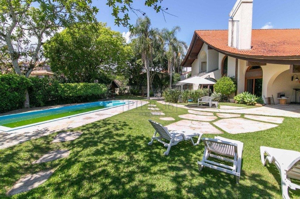 Casa à venda com 645m², 4 dormitórios, 4 suítes, 3 vagas no bairro Tristeza em Porto Alegre - Foto 1