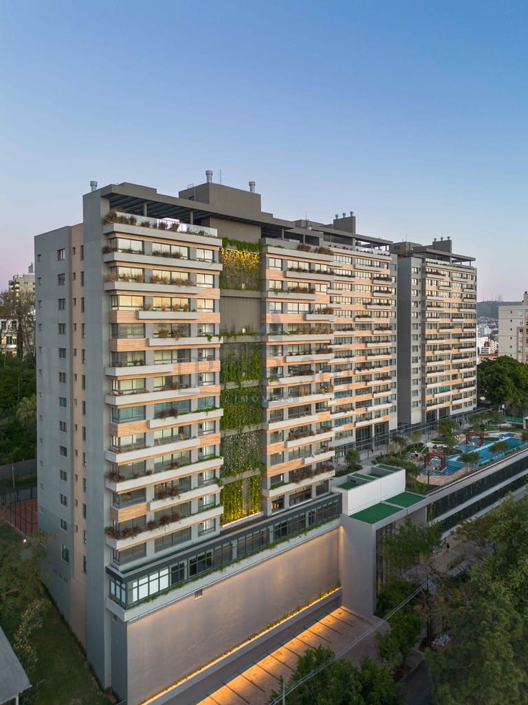 Apartamento à venda com 143m², 3 dormitórios, 3 suítes, 2 vagas no bairro Rio Branco em Porto Alegre - Foto 1