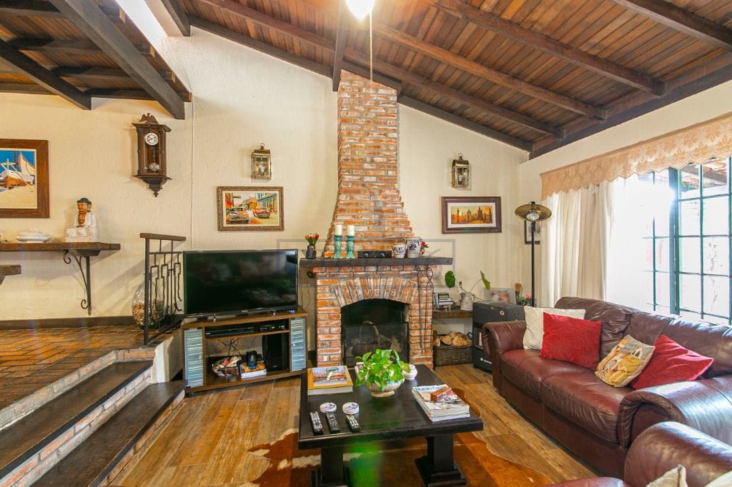 Casa à venda com 200m², 2 dormitórios, 2 suítes, 3 vagas no bairro Vila Assunção em Porto Alegre - Foto 1
