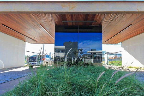 02_portico.jpg